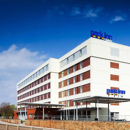 Park Inn By Radisson Peterborough Esterno foto