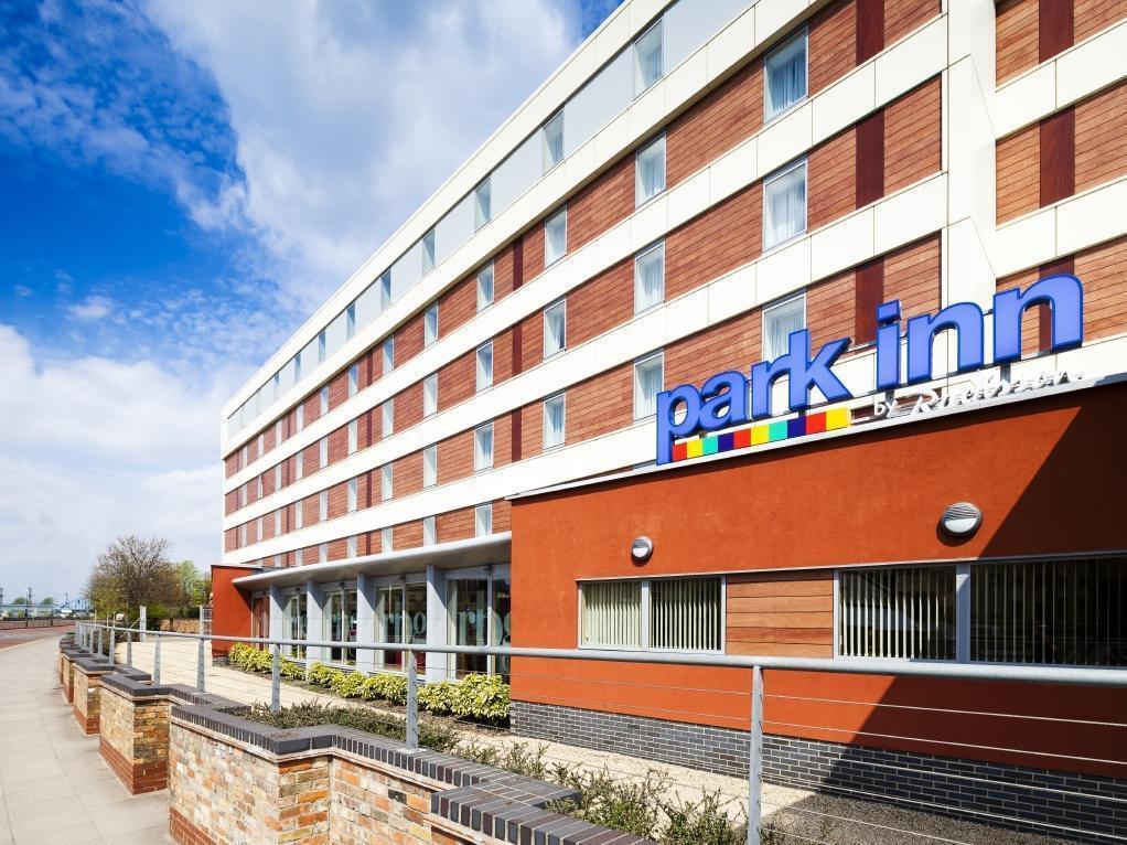 Park Inn By Radisson Peterborough Esterno foto