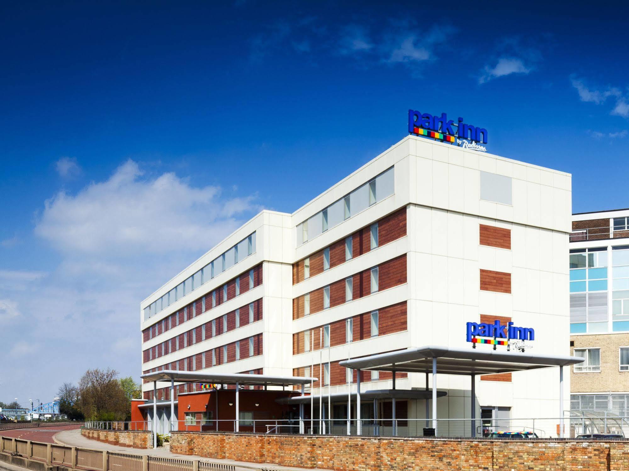 Park Inn By Radisson Peterborough Esterno foto