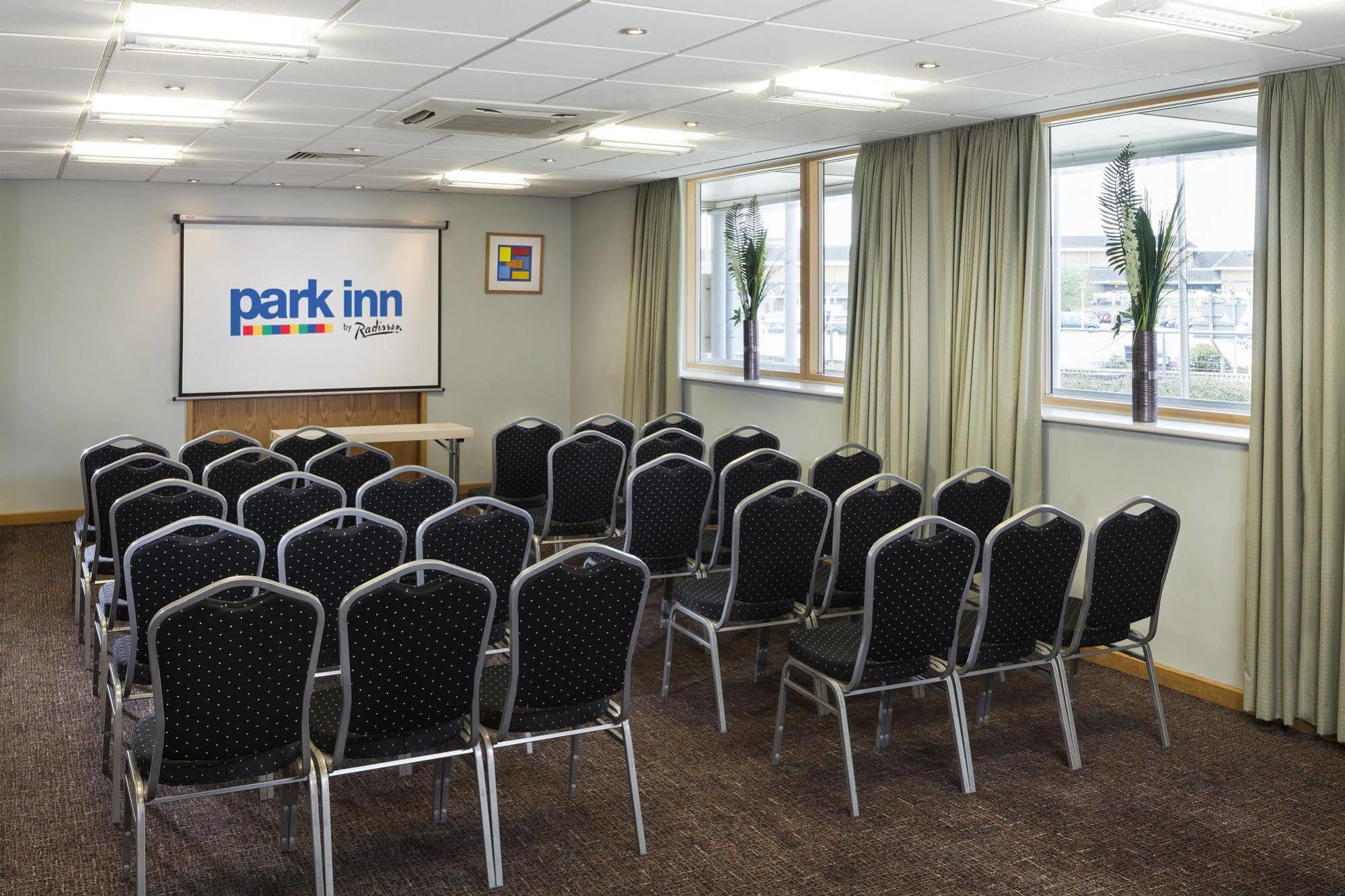 Park Inn By Radisson Peterborough Esterno foto