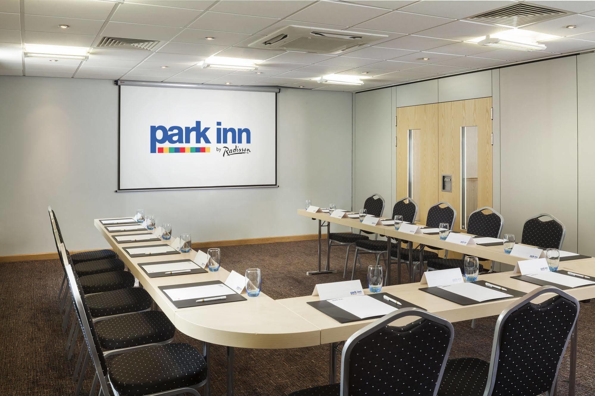 Park Inn By Radisson Peterborough Esterno foto